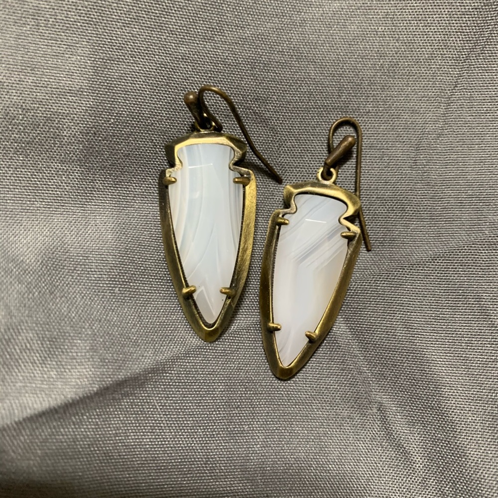 White / Gold arrowhead earrings
